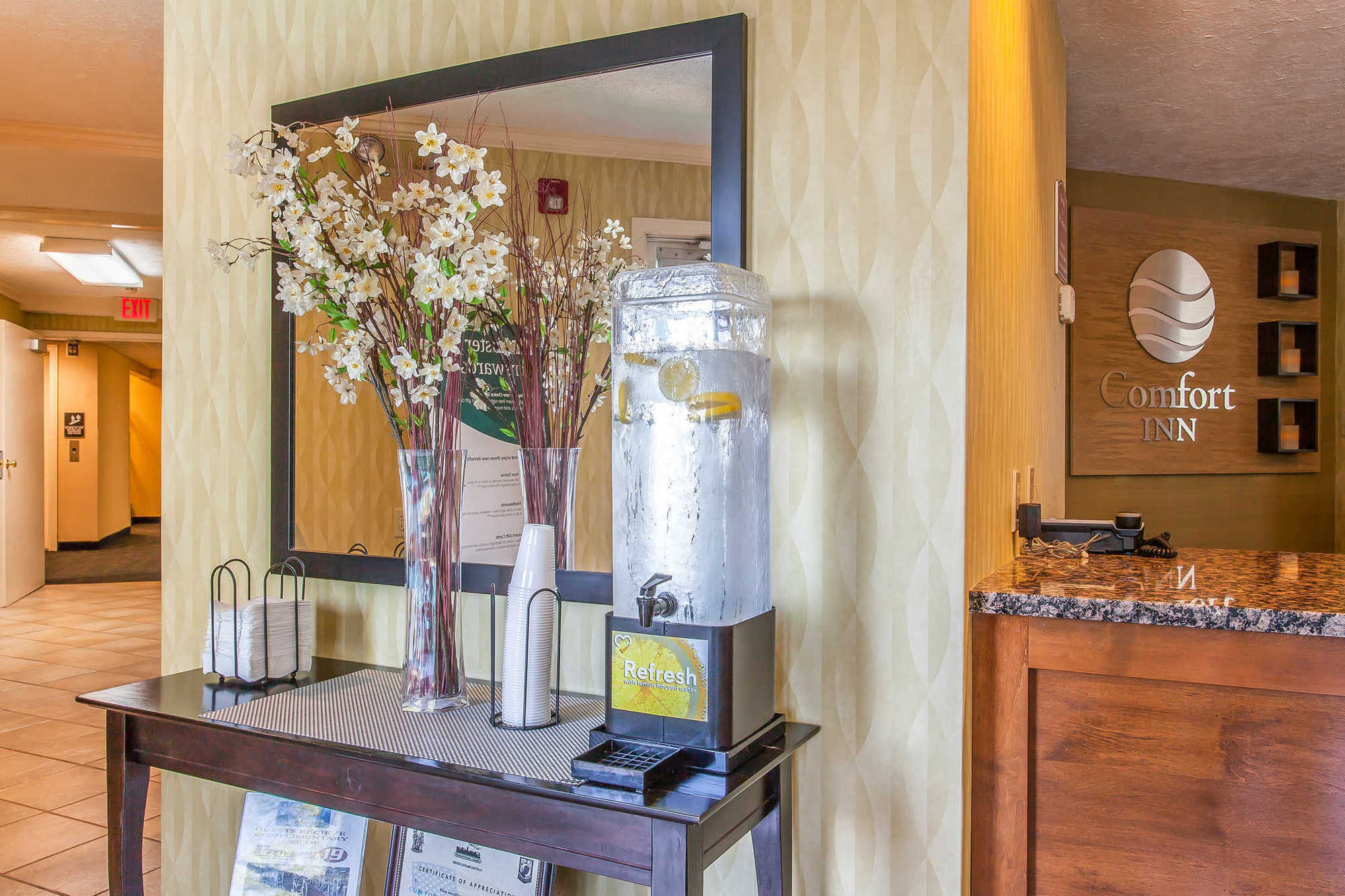 Comfort Inn Independence Interior photo